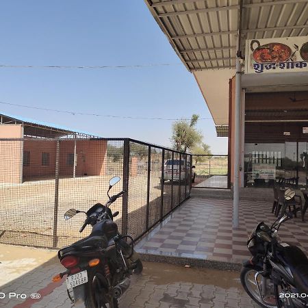 Hotel Purnima Palace Fatehpur  Exterior photo
