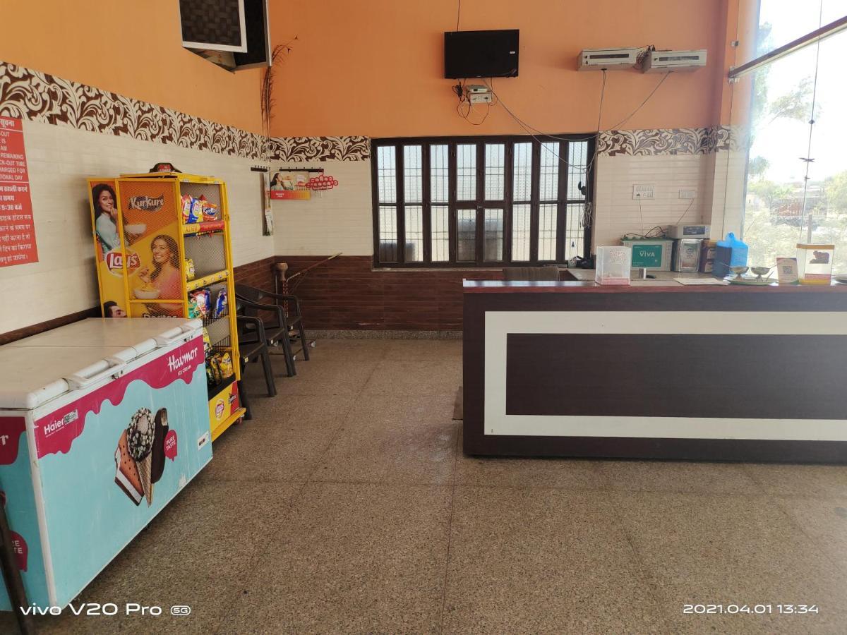 Hotel Purnima Palace Fatehpur  Exterior photo