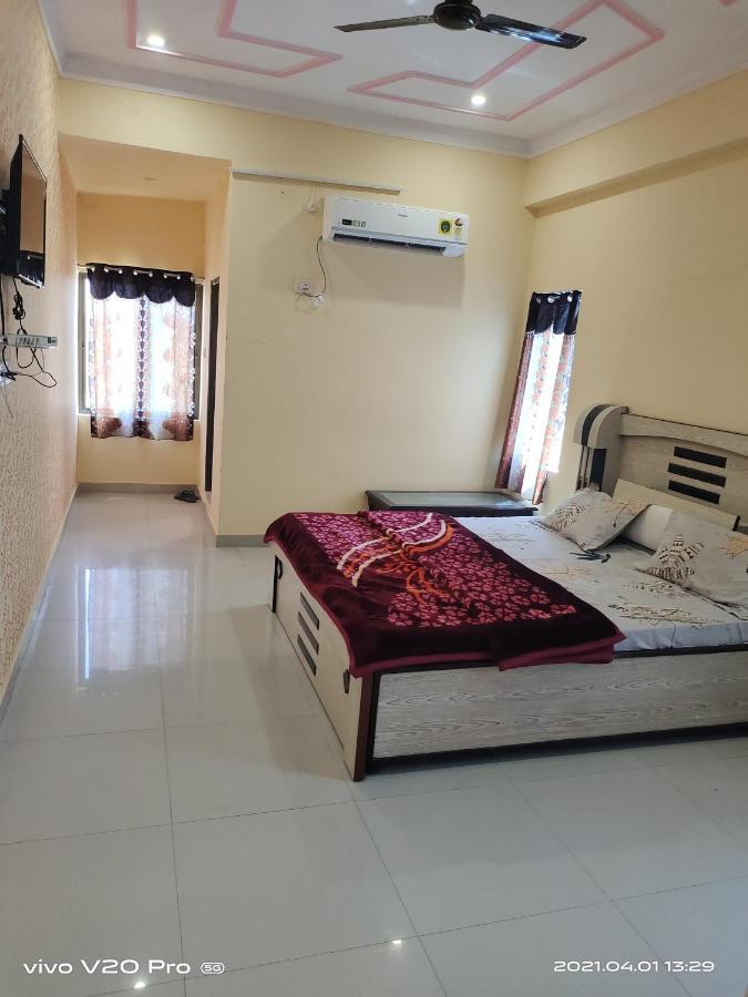 Hotel Purnima Palace Fatehpur  Exterior photo